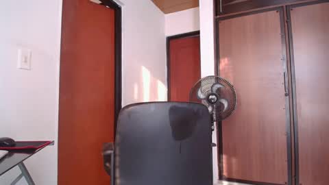 Snapshot of gigimiler8 chatting on February 19, 2025, 10:09 pm Sharlotte online show from February 19, 2025, 10:09 pm