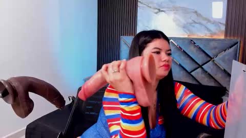 Snapshot of giiabloom chatting on September 20, 2025, 10:27 am giia online show from September 20, 2025, 10:27 am