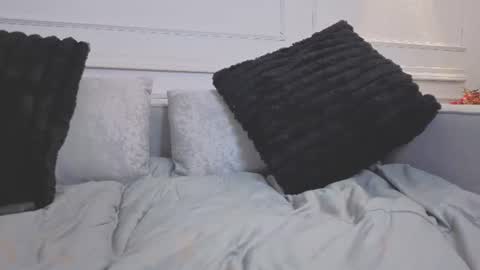 Giigii Hadid  online show from June 22, 2026, 7:22 pm