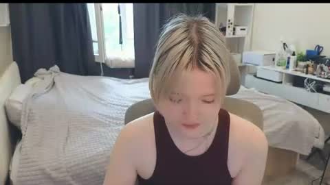 Snapshot of gimmergirls_ chatting on July 14, 2026, 10:32 am Klara online show from July 14, 2026, 10:32 am