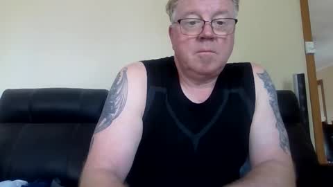 gimmmieoooo online show from February 8, 2026, 1:53 am