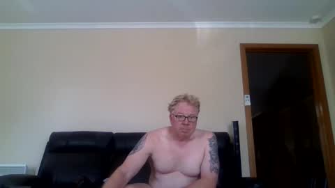 gimmmieoooo online show from February 18, 2026, 6:09 am