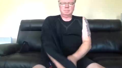 gimmmieoooo online show from March 15, 2026, 2:17 am