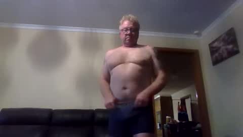 Snapshot of gimmmieoooo chatting on May 12, 2026, 8:33 am gimmmieoooo online show from May 12, 2026, 8:33 am