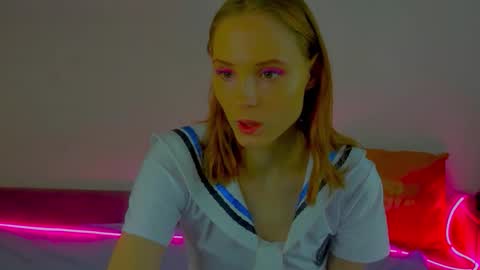 Snapshot of gina_lovelyy chatting on September 17, 2025, 2:35 am Gina online show from September 17, 2025, 2:35 am