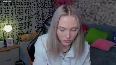 Snapshot of gina_lovelyy chatting on May 26, 2026, 1:23 am Gina online show from May 26, 2026, 1:23 am