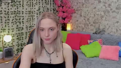 Snapshot of gina_lovelyy chatting on May 27, 2026, 1:57 am Gina online show from May 27, 2026, 1:57 am