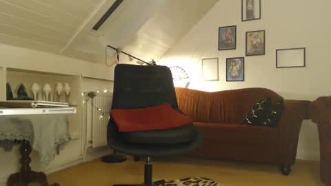 Snapshot of ginablondecam chatting on January 10, 2025, 5:24 pm Gina online show from January 10, 2025, 5:24 pm