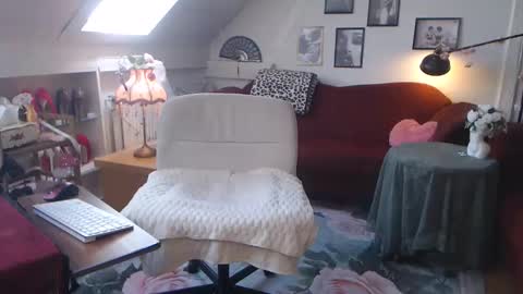 Snapshot of ginablondecam chatting on June 10, 2026, 10:58 am Gina online show from June 10, 2026, 10:58 am