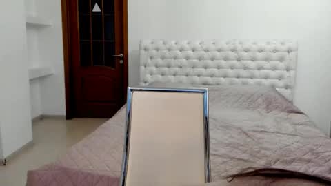 Kate online show from December 19, 2025, 9:27 am