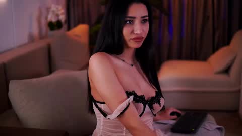 Gina online show from March 12, 2025, 10:39 pm