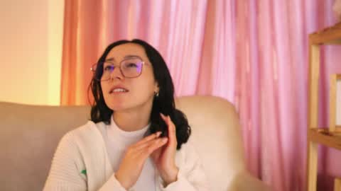 Snapshot of ginevra_esposito chatting on May 18, 2026, 12:33 pm Ginn online show from May 18, 2026, 12:33 pm
