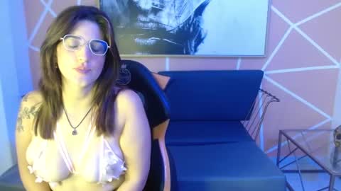 Vanessa online show from August 4, 2026, 1:25 pm