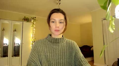 Snapshot of gingerbread__house chatting on October 28, 2025, 5:26 pm Vasilisa online show from October 28, 2025, 5:26 pm