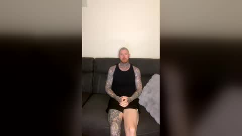 Snapshot of gingerviking1990 chatting on December 15, 2025, 1:21 am gingerviking1990 online show from December 15, 2025, 1:21 am