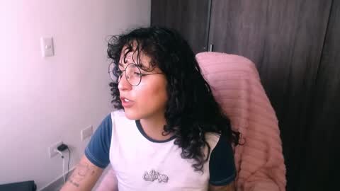 giny_bean online show from April 28, 2026, 9:09 pm