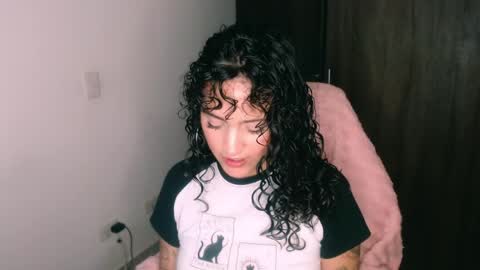giny_bean online show from May 2, 2026, 3:33 am