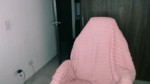 giny_bean online show from May 3, 2026, 3:01 am
