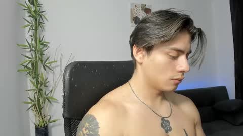 Snapshot of gio_russo chatting on December 25, 2024, 12:59 am GioRusso online show from December 25, 2024, 12:59 am