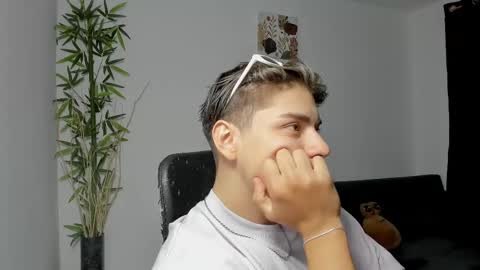 Snapshot of gio_russo chatting on February 28, 2025, 9:33 pm GioRusso online show from February 28, 2025, 9:33 pm