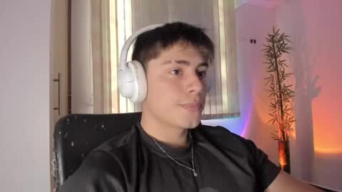 Snapshot of gio_russo chatting on June 8, 2026, 8:20 pm GioRusso online show from June 8, 2026, 8:20 pm