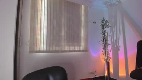 Snapshot of gio_russo chatting on August 5, 2026, 10:01 pm GioRusso online show from August 5, 2026, 10:01 pm