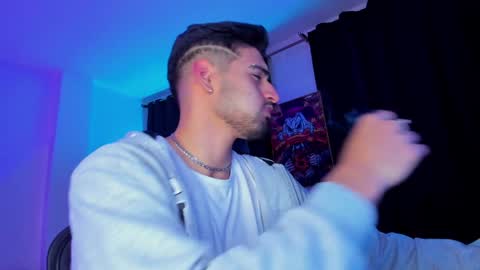 GIOMAR REYES online show from January 6, 2025, 3:20 am