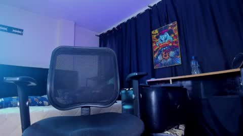 GIOMAR REYES online show from April 29, 2026, 6:39 am
