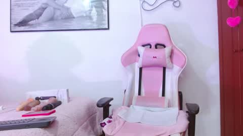 giorgina_montiere online show from December 22, 2025, 10:29 pm