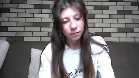 Snapshot of girl_cute007 chatting on May 13, 2026, 6:05 pm girl_cute007 online show from May 13, 2026, 6:05 pm