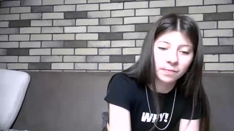 Snapshot of girl_cute007 chatting on May 27, 2026, 2:30 am girl_cute007 online show from May 27, 2026, 2:30 am