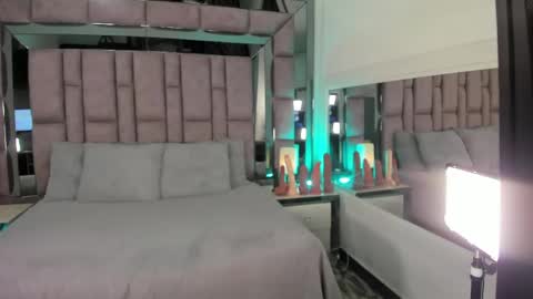 GIRL GRAY online show from May 23, 2026, 6:23 pm