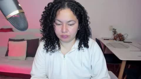 Snapshot of girl_inline chatting on November 24, 2025, 12:32 am girl_inline online show from November 24, 2025, 12:32 am