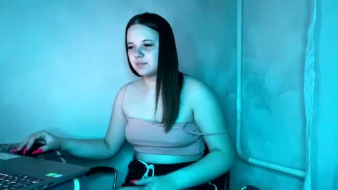 girl_shy07 online show from March 31, 2026, 7:25 pm