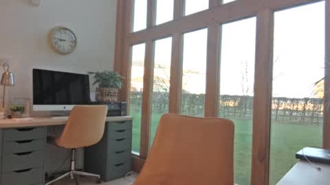 girlsandbikes online show from January 7, 2025, 9:40 am