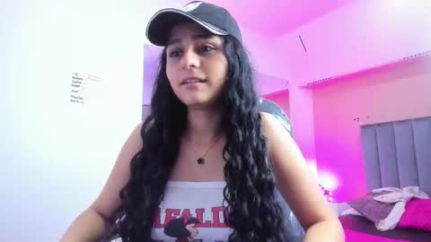 GISELLE ROLDAN online show from January 14, 2026, 4:18 am