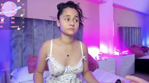 GISELLE ROLDAN online show from April 24, 2026, 5:04 pm