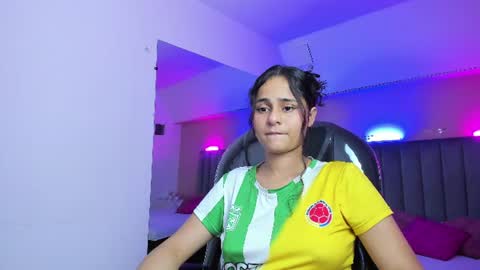 Snapshot of giselle_roldan chatting on June 18, 2026, 2:34 am GISELLE ROLDAN online show from June 18, 2026, 2:34 am