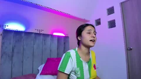 GISELLE ROLDAN online show from June 18, 2026, 9:14 am