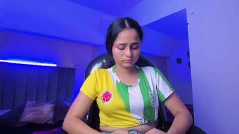 GISELLE ROLDAN online show from July 4, 2026, 3:35 am