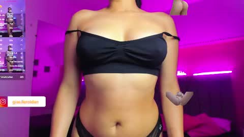 GISELLE ROLDAN online show from July 24, 2026, 4:43 am