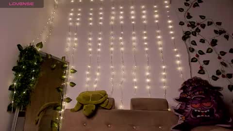 GiuliaCash online show from December 17, 2025, 12:22 pm