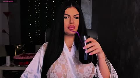 Giulia online show from February 3, 2025, 10:32 pm