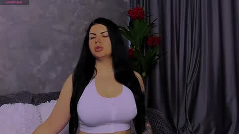 Giulia online show from May 12, 2026, 3:47 am
