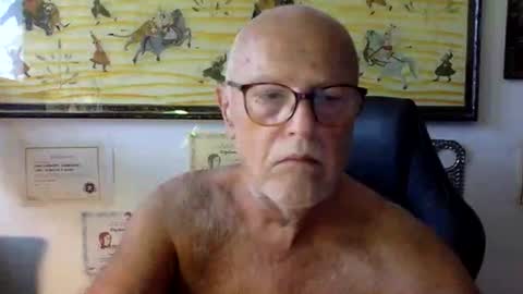 giutomma930394 online show from June 21, 2026, 2:19 pm