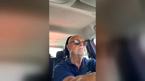 giutomma930394 online show from July 16, 2026, 3:51 pm