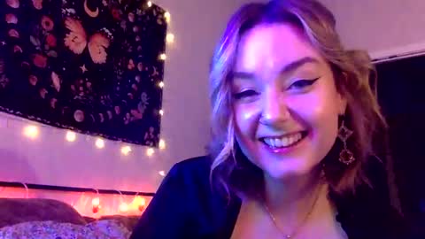 givemesweetdreams online show from December 13, 2024, 2:43 am