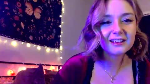 givemesweetdreams online show from March 4, 2025, 4:27 am