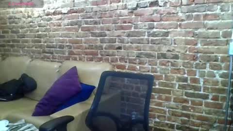 Gwendolyn online show from April 29, 2026, 3:43 am
