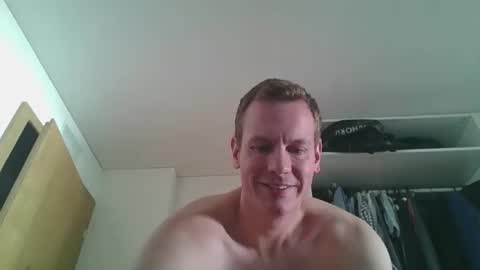 Snapshot of glen_1987 chatting on October 24, 2025, 8:44 am Mike 1987 online show from October 24, 2025, 8:44 am